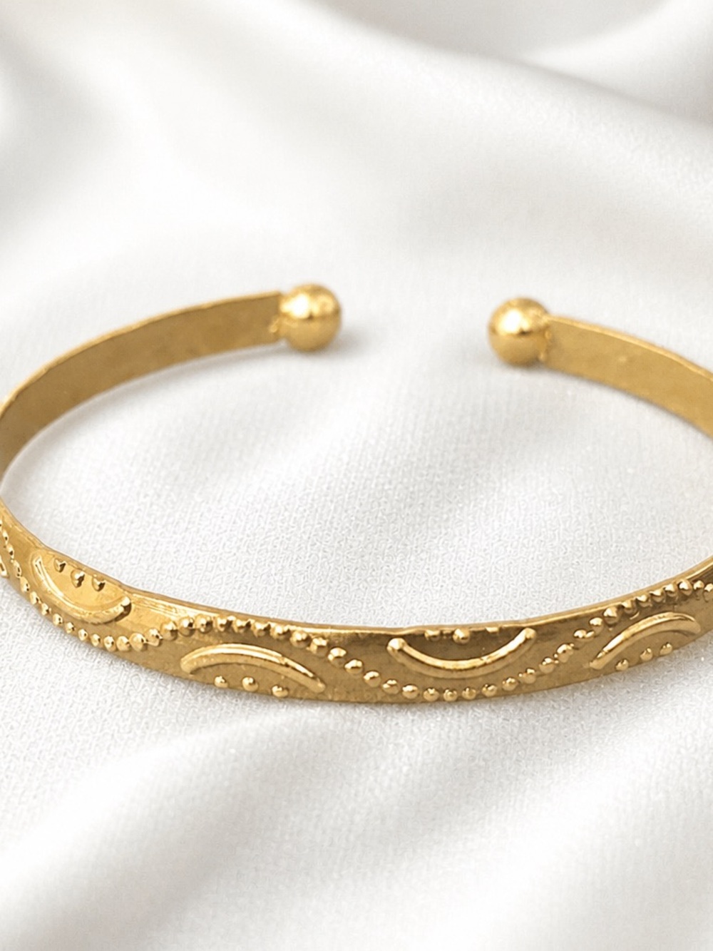Women’s 14k Gold Plated Bangle adjustable bracelet - Cuff Bracelet - Picture 6 of 8